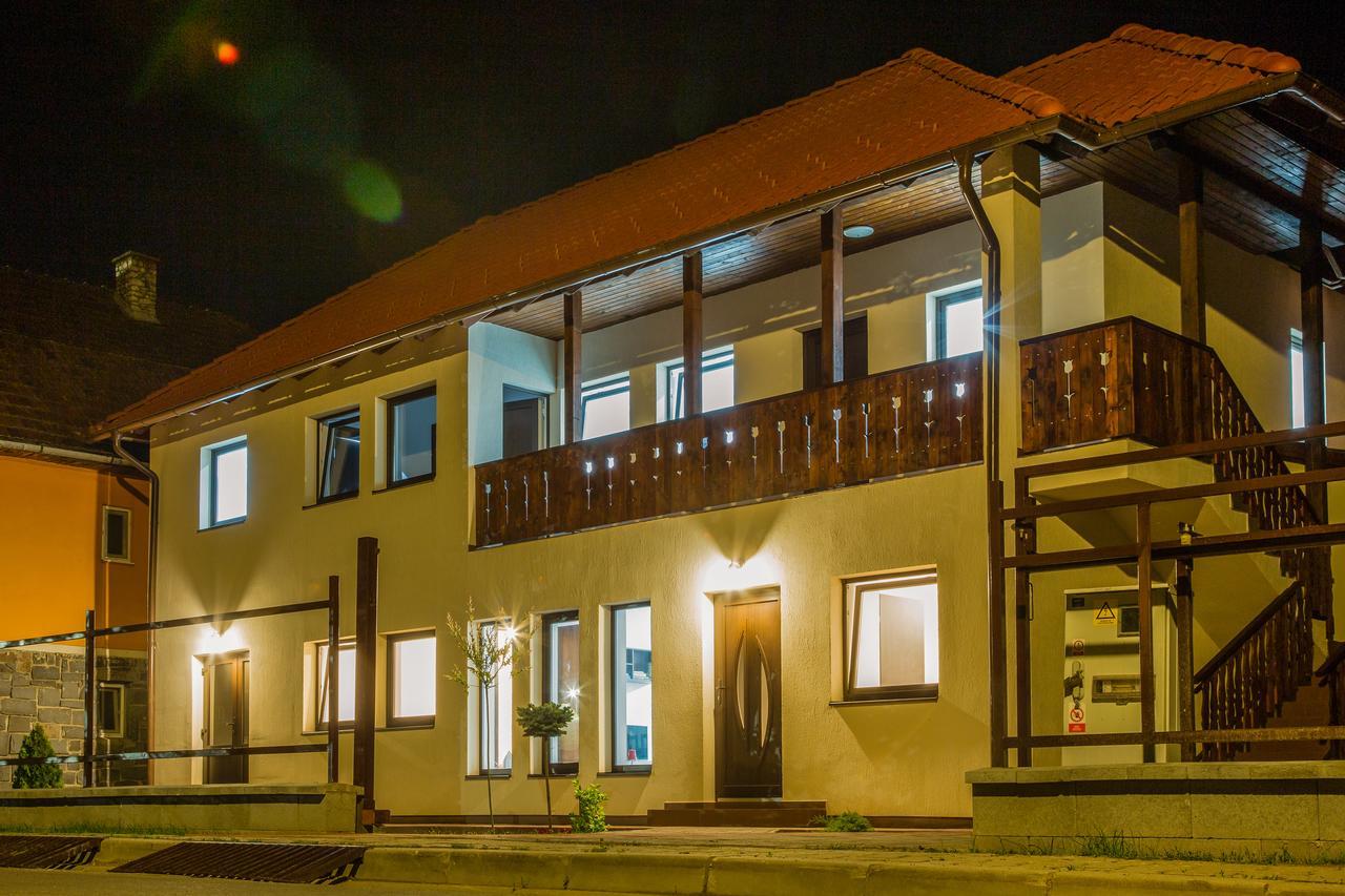 Salt Holiday Apartment Praid Exterior photo